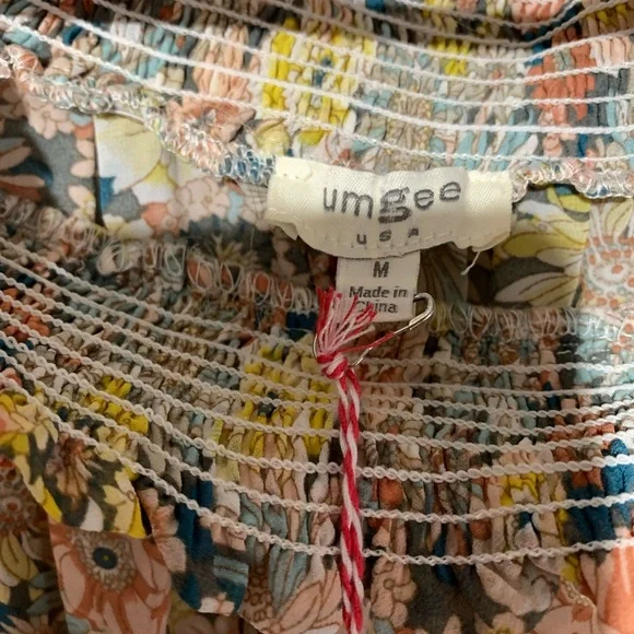 Umgee Floral women’s blouse smocked Neckline long sleeve new - Picture 6 of 7